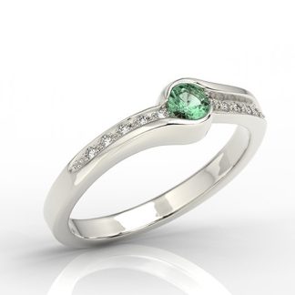 Pierścionek z białego złota ze szmaragdem i brylantami F/VS, BP-3418B