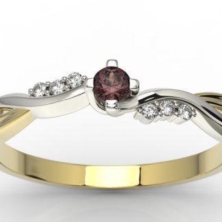 Pierścionek zaręczynowy z żółtego i białego złota z granatem i diamentami 0,03 ct wzór AP-7009ZB