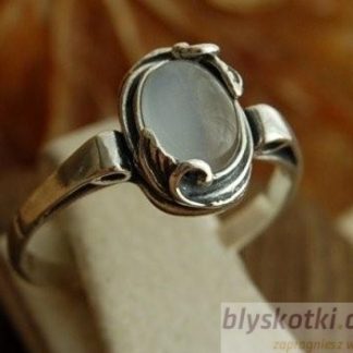 JUNA - srebrny pierścionek z kocim okiem
