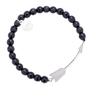 Czarna bransoletka z fasetowanego onyksu ze srebrną strzałą