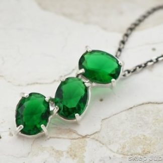 FIRST LOOK - srebrny wisiorek ze szmaragdami