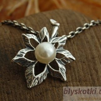 LIVIA - srebrny wisiorek z perłą