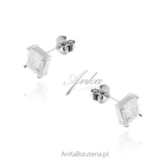Kolczyki srebrne kwadraty z białym opalem