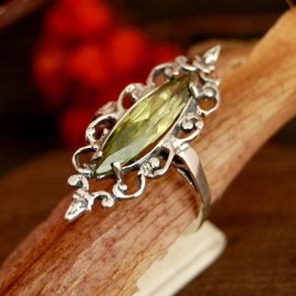 BOSU - srebrny pierścionek z oliwinem