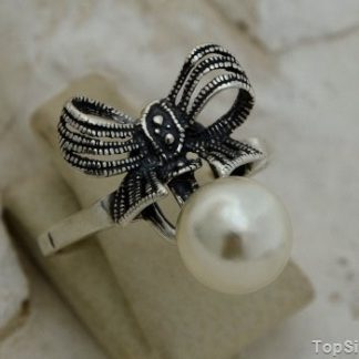 KOKARDA - srebrny pierścionek z perłą