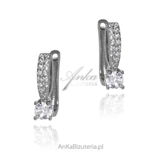 Śliczne kolczyki srebrne z białymi cyrkoniami