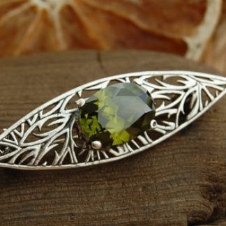 OLENA- srebrna broszka z oliwinem