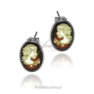 Kolczyki srebrne z  naturalnym bursztynem  rzeźbiona kamea