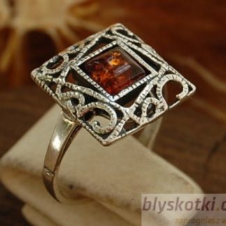 MIRANDA - srebrny pierścionek z bursztynem