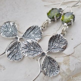 KONICZYNKA - srebrne kolczyki z oliwinem