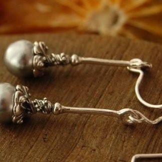 SALVO - srebrne kolczyki z szarymi perłami