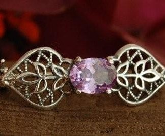 BOGNA - srebrna broszka z ametystem