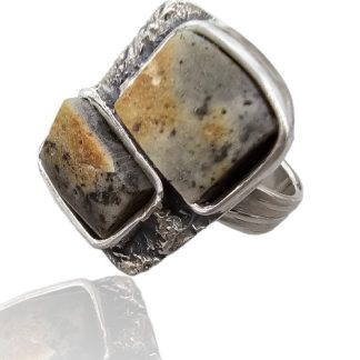 Pierścionek srebrny regulowany z naturalnym bursztynem