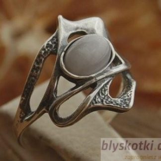 LOBELIA - srebrny pierścionek z kocim okiem