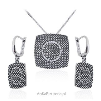 Srebrny komplet oksydowany z zakuwaną cyrkonią