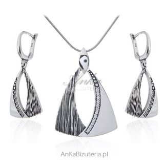 Biżuteria srebrna komplet oksydowany z zakuwaną cyrkonią