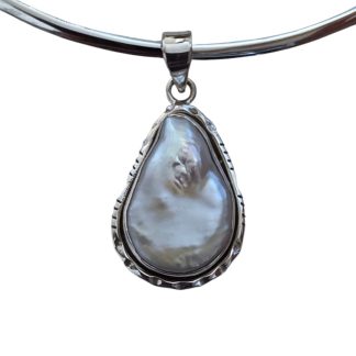 Unikatowa zawieszka srebrna z barokową perłą