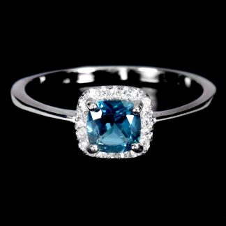 Srebrny elegancki delikatny pierścionek topaz london blue cyrkonie r 13.5